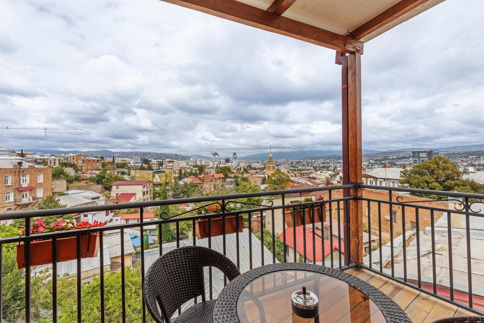 Honeymoon Apartments In Old Tbilisi Exterior photo