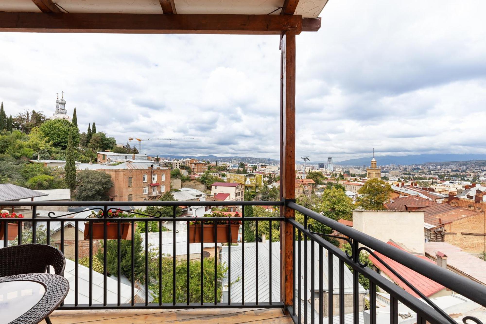 Honeymoon Apartments In Old Tbilisi Exterior photo